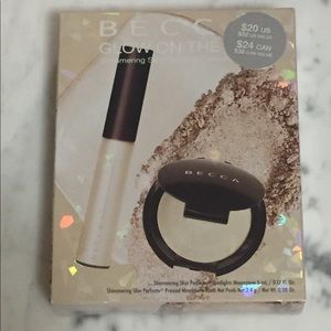 BECCA HIGHLIGHTER SET